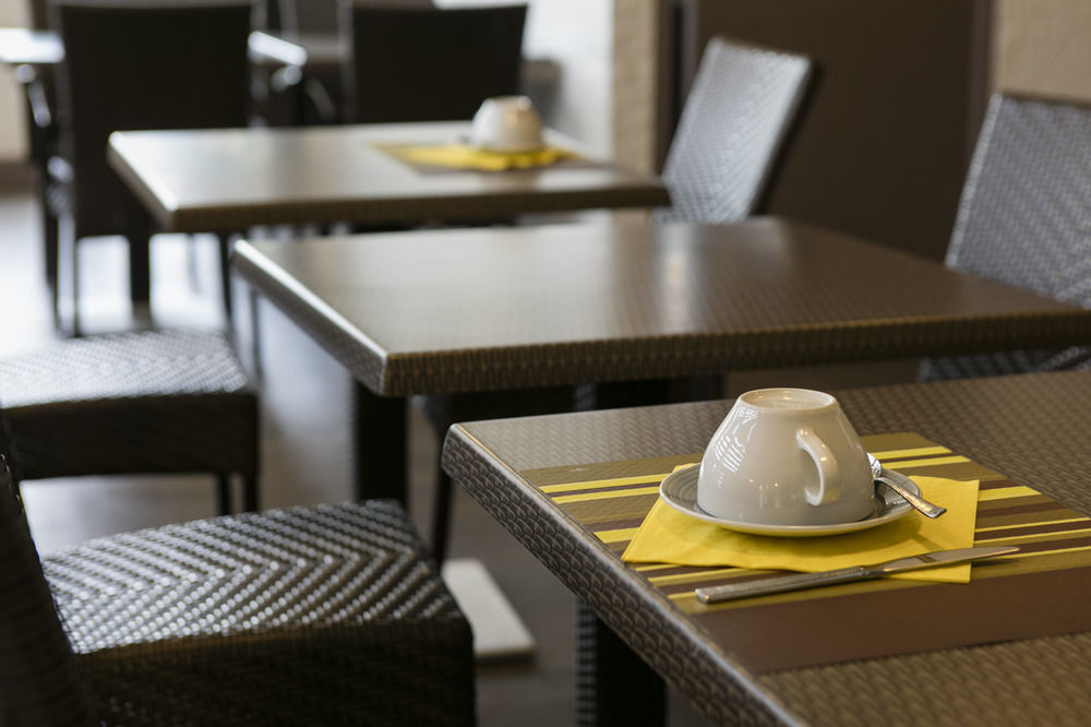 Le Charollais Motel Restaurant Contact-Hotel Vitry-en-Charollais Exteriör bild